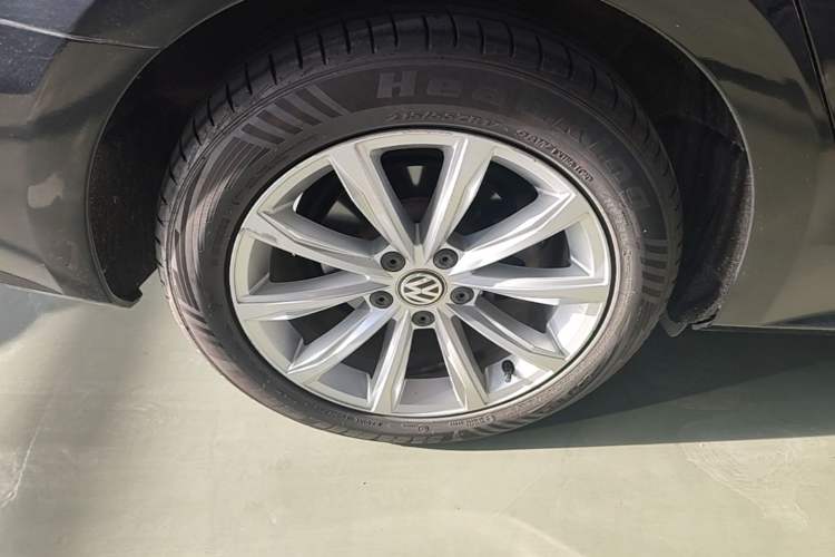 Used Volkswagen Passat 2017 280TSI DSG Luxury Edition Right Rear Wheel Hub