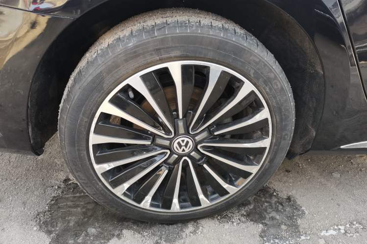 Used Volkswagen Passat 2017 330TSI DSG Luxury Edition Right Rear Wheel Hub
