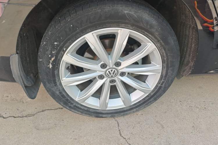 Used Volkswagen Passat 2017 330TSI DSG Luxury Edition Right Rear Wheel Hub