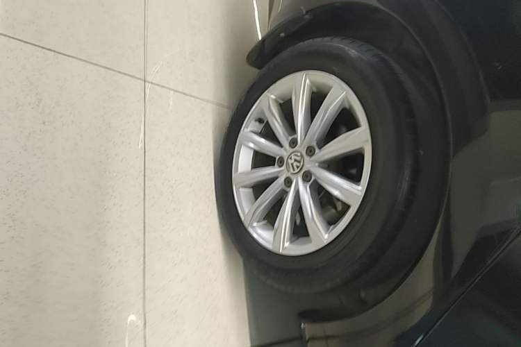 Used Volkswagen Passat 2017 330TSI DSG Luxury Edition Right Rear Wheel Hub