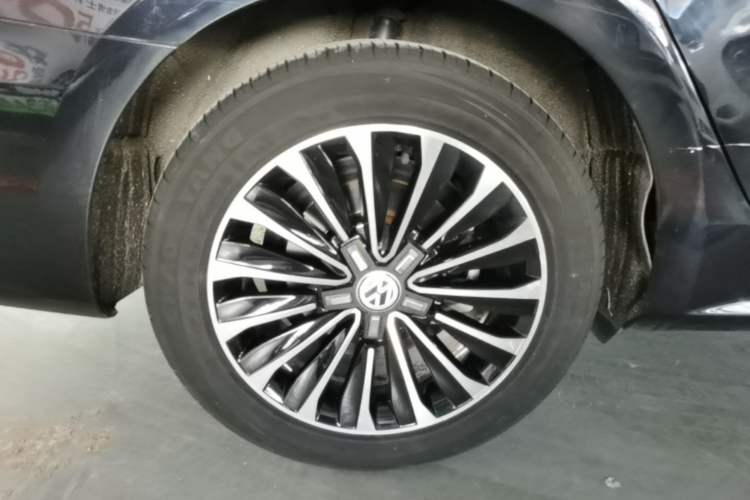 Used Volkswagen Passat 2017 330TSI DSG Luxury Edition Right Rear Wheel Hub