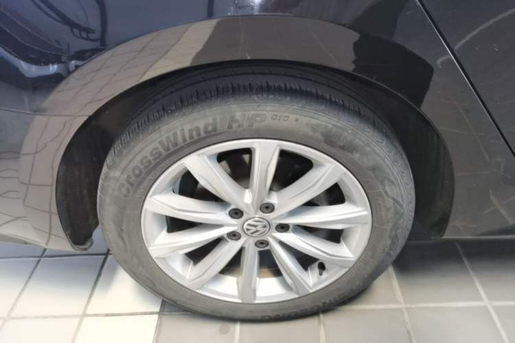Used Volkswagen Passat 2017 330TSI DSG Luxury Edition Right Rear Wheel Hub