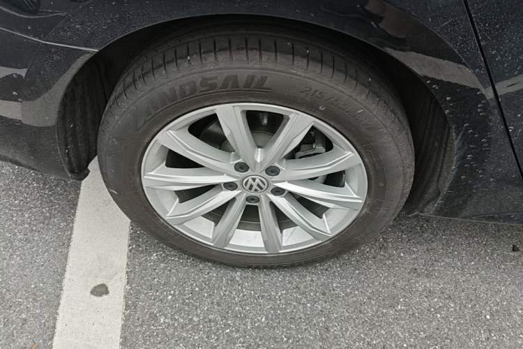 Used Volkswagen Passat 2017 330TSI DSG Luxury Edition Right Rear Wheel Hub