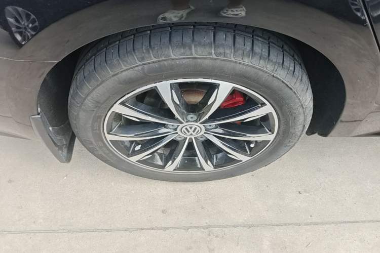Used Volkswagen Passat 2017 330TSI DSG Luxury Edition Right Rear Wheel Hub