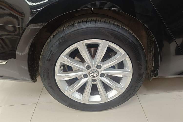 Used Volkswagen Passat 2017 330TSI DSG Luxury Edition Right Rear Wheel Hub