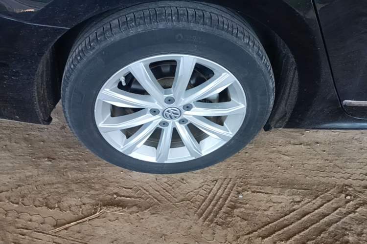 Used Volkswagen Passat 2017 330TSI DSG Luxury Edition Right Rear Wheel Hub