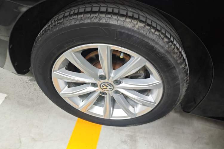 Used Volkswagen Passat 2017 330TSI DSG Luxury Edition Right Rear Wheel Hub