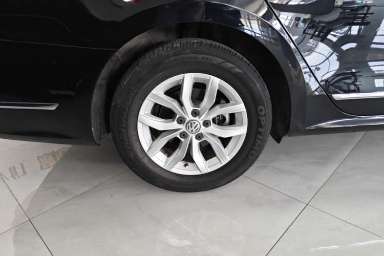 Used Volkswagen Passat 2017 280TSI DSG Luxury Edition Right Rear Wheel Hub