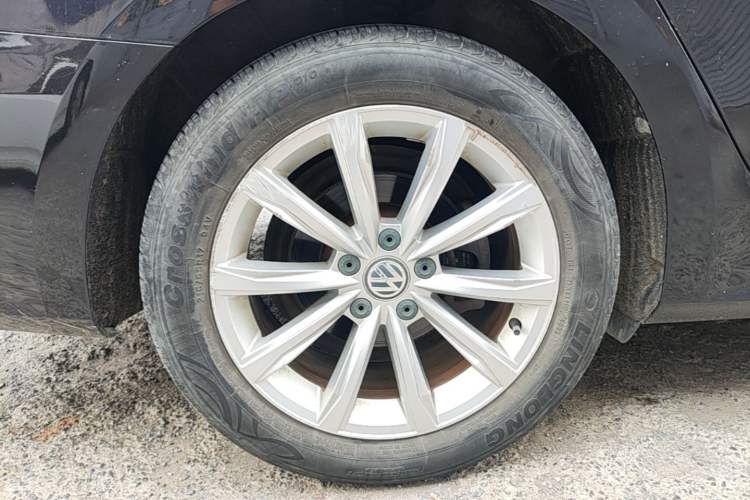 Used Volkswagen Passat 2017 280TSI DSG Luxury Edition Right Rear Wheel Hub