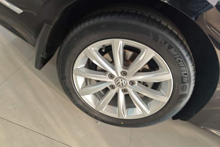 Used Volkswagen Passat 2017 330TSI DSG Luxury Edition Right Rear Wheel Hub