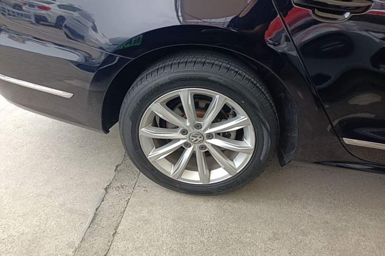 Used Volkswagen Passat 2017 330TSI DSG Luxury Edition Right Rear Wheel Hub