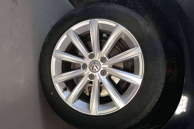 Used Volkswagen Passat 2017 330TSI DSG Luxury Edition Right Rear Wheel Hub