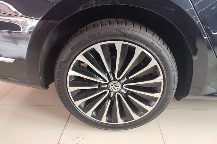 Used Volkswagen Passat 2017 330TSI DSG Prestige Edition Right Rear Wheel Hub