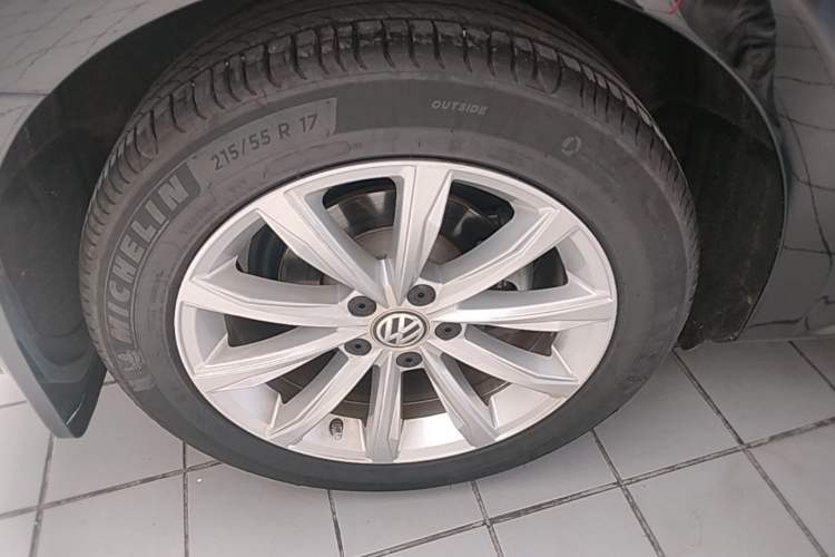 Used Volkswagen Passat 2017 330TSI DSG Luxury Edition Right Rear Wheel Hub