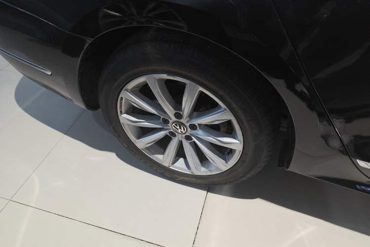 Used Volkswagen Passat 2017 330TSI DSG Luxury Edition Right Rear Wheel Hub