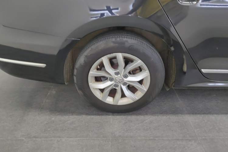 Used Volkswagen Passat 2017 1.8TSI DSG Government Procurement Version (CEA Engine) Right Rear Wheel Hub