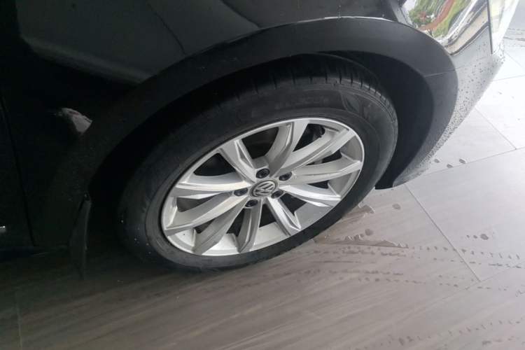 Used Volkswagen Passat 2017 330TSI DSG Luxury Edition Right Rear Wheel Hub