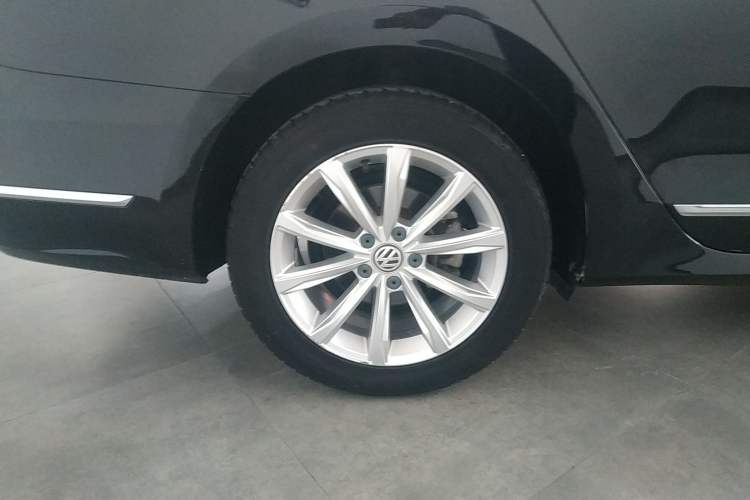 Used Volkswagen Passat 2017 330TSI DSG Luxury Edition Right Rear Wheel Hub