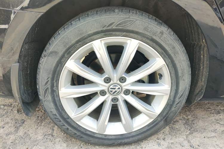 Used Volkswagen Passat 2017 280TSI DSG Luxury Edition Right Rear Wheel Hub