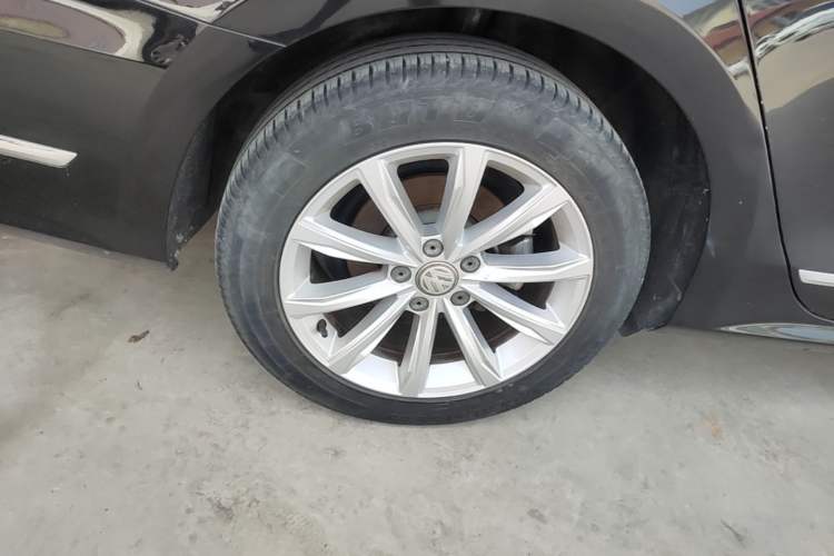 Used Volkswagen Passat 2017 330TSI DSG Luxury Edition Right Rear Wheel Hub