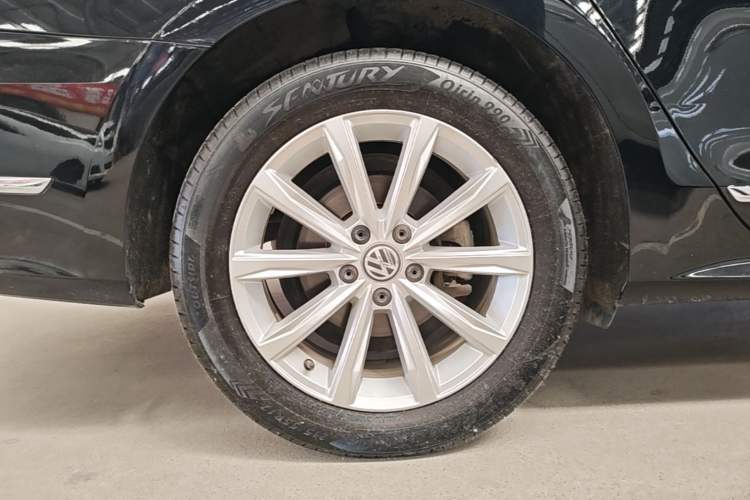Used Volkswagen Passat 2017 330TSI DSG Luxury Edition Right Rear Wheel Hub