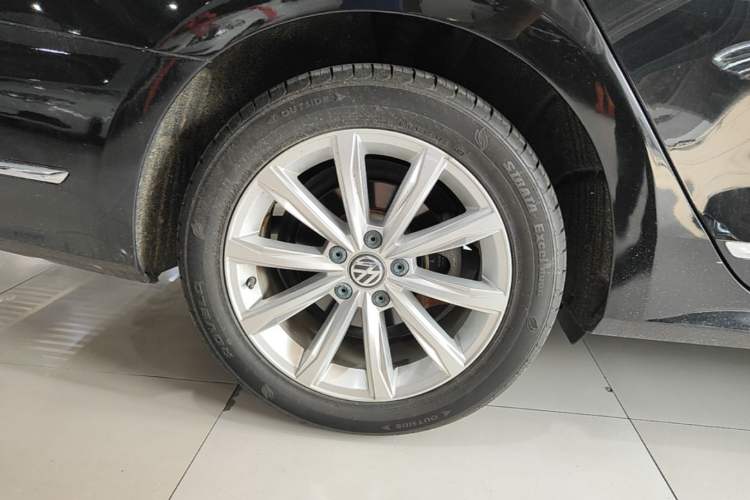 Used Volkswagen Passat 2017 330TSI DSG Luxury Edition Right Rear Wheel Hub