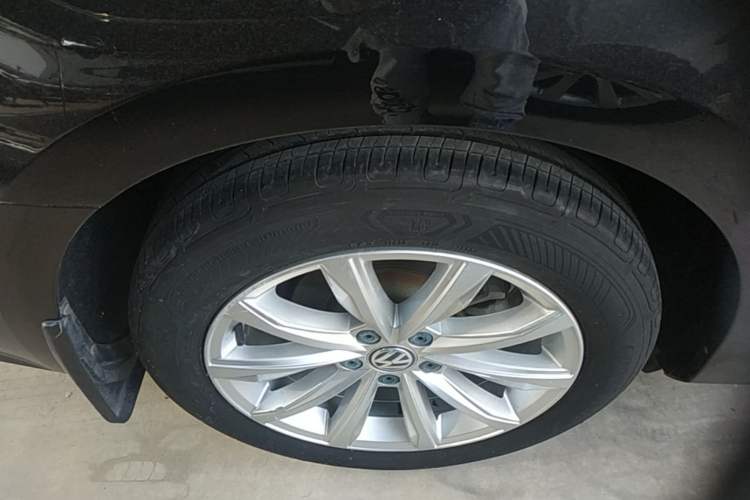 Used Volkswagen Passat 2017 330TSI DSG Luxury Edition Right Rear Wheel Hub