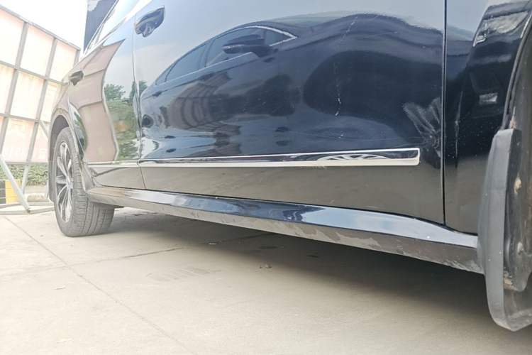 Used Volkswagen Passat 2017 330TSI DSG Luxury Edition Right Side Sill
