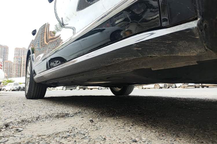 Used Volkswagen Passat 2017 280TSI DSG Luxury Edition Right Side Sill