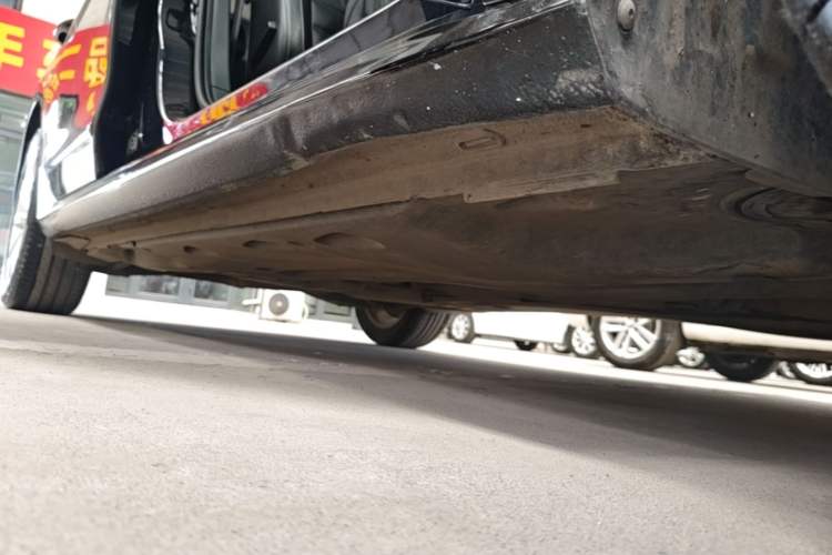 Used Volkswagen Passat 2017 330TSI DSG Luxury Edition Right Side Sill