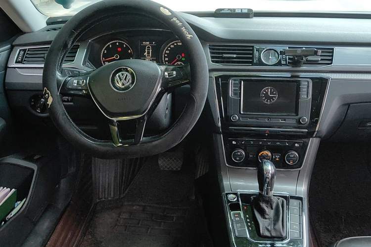 Used Volkswagen Passat 2017 330TSI DSG Luxury Edition Steering Wheel