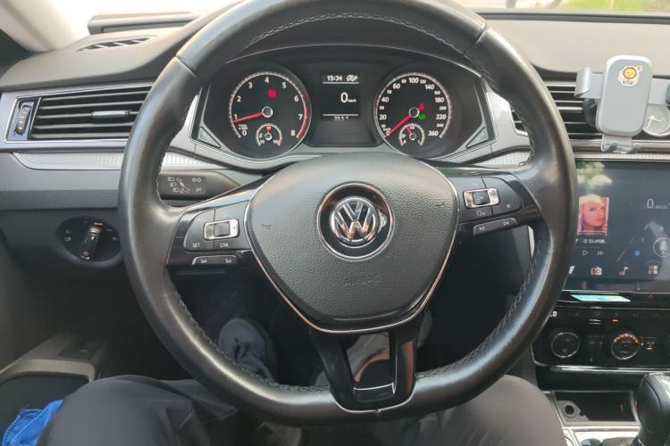 Used Volkswagen Passat 2017 330TSI DSG Luxury Edition Steering Wheel