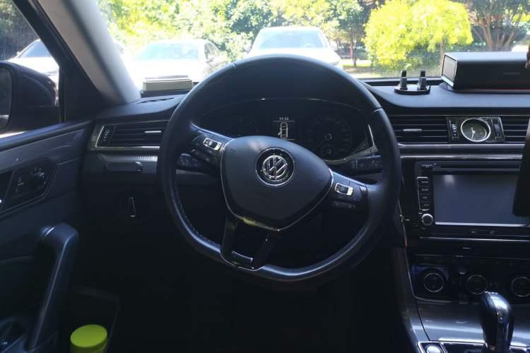 Used Volkswagen Passat 2017 330TSI DSG Luxury Edition Steering Wheel