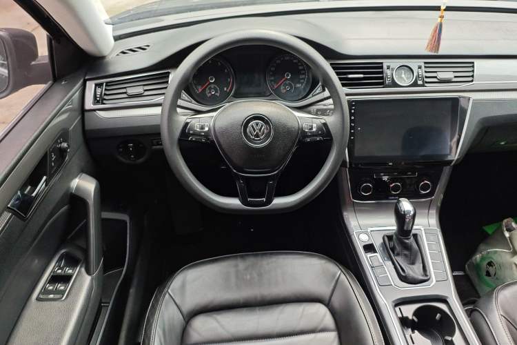 Used Volkswagen Passat 2017 330TSI DSG Luxury Edition Steering Wheel