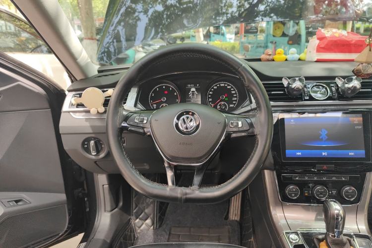 Used Volkswagen Passat 2017 330TSI DSG Luxury Edition Steering Wheel