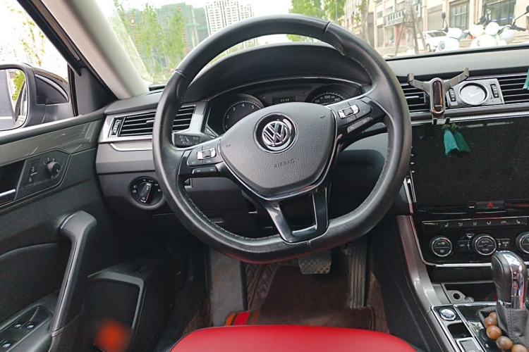 Used Volkswagen Passat 2017 330TSI DSG Luxury Edition Steering Wheel