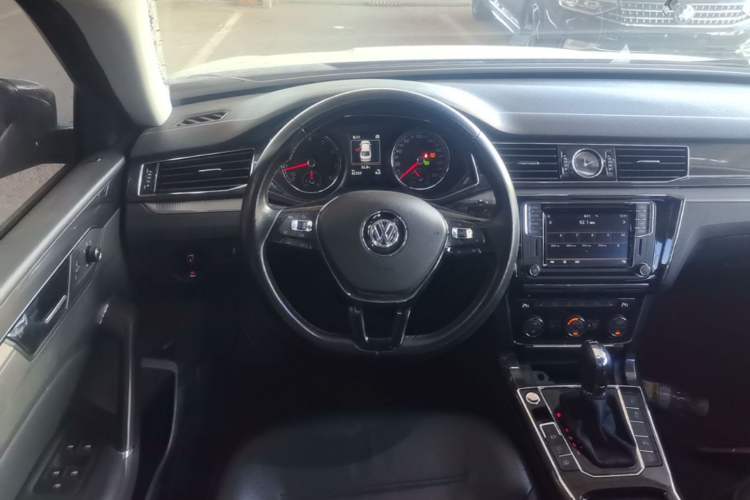 Used Volkswagen Passat 2017 330TSI DSG Prestige Edition Steering Wheel