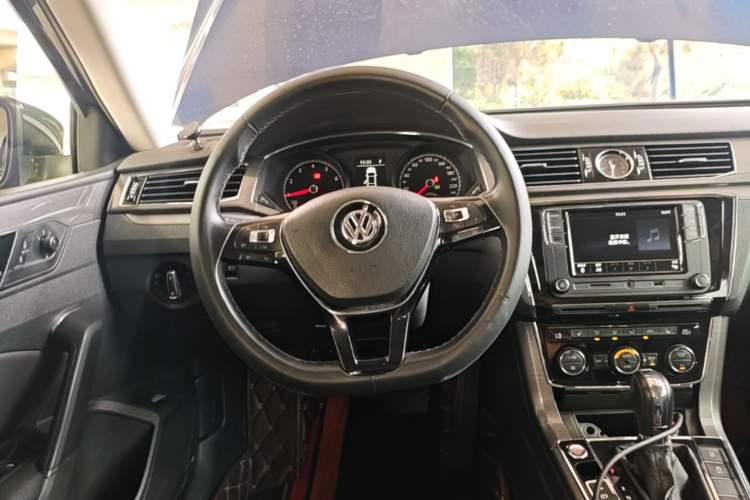 Used Volkswagen Passat 2017 330TSI DSG Luxury Edition Steering Wheel