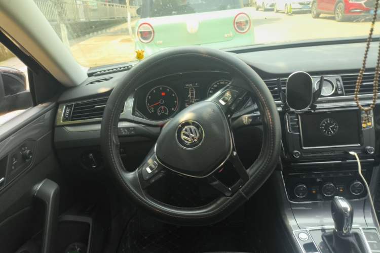 Used Volkswagen Passat 2017 330TSI DSG Luxury Edition Steering Wheel