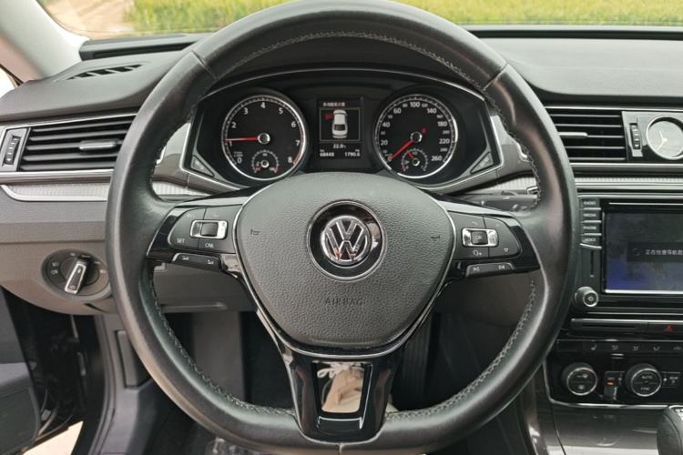 Used Volkswagen Passat 2017 330TSI DSG Prestige Edition Steering Wheel