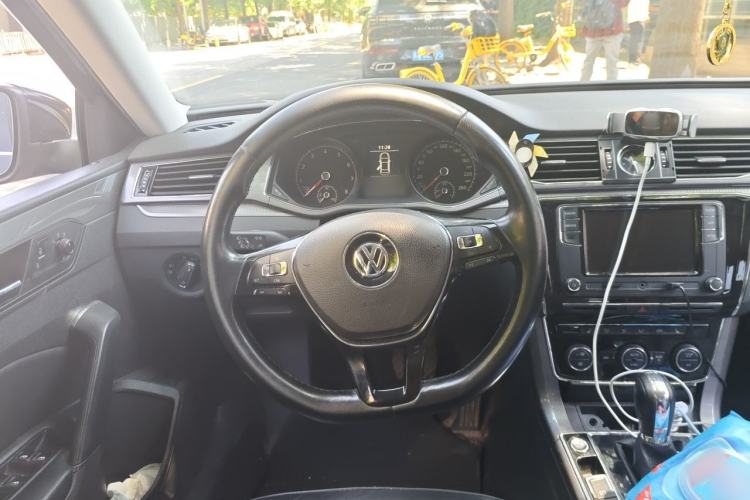 Used Volkswagen Passat 2017 280TSI DSG Luxury Edition Steering Wheel