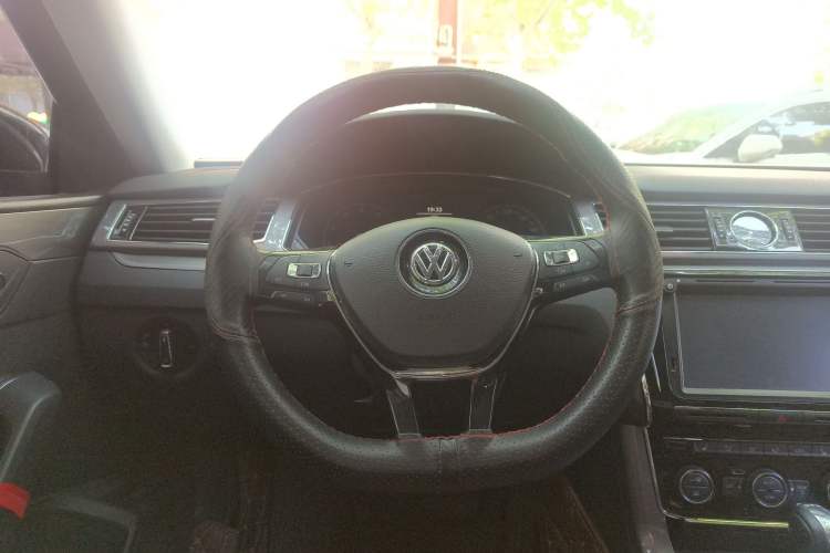 Used Volkswagen Passat 2017 280TSI DSG Luxury Edition Steering Wheel