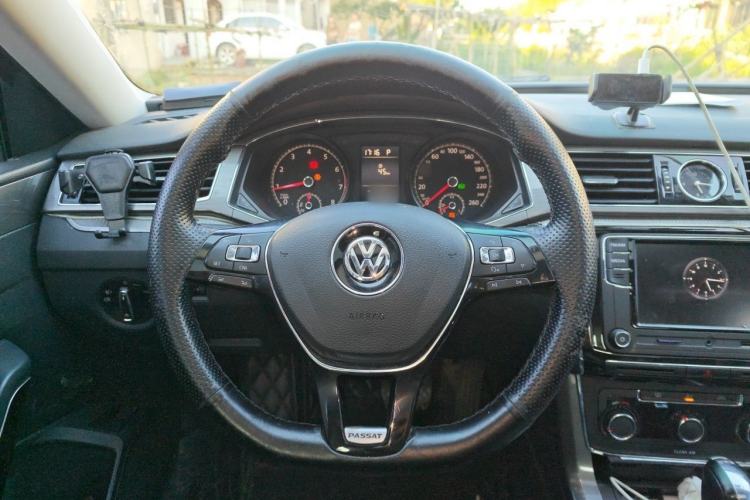 Used Volkswagen Passat 2017 280TSI DSG Luxury Edition Steering Wheel