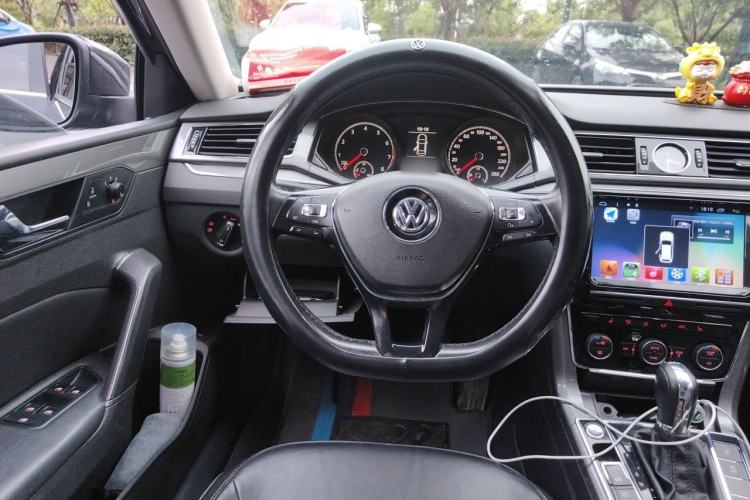 Used Volkswagen Passat 2017 280TSI DSG Luxury Edition Steering Wheel
