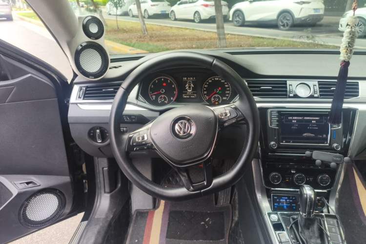 Used Volkswagen Passat 2017 330TSI DSG Luxury Edition Steering Wheel