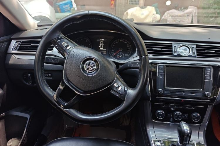 Used Volkswagen Passat 2017 330TSI DSG Luxury Edition Steering Wheel