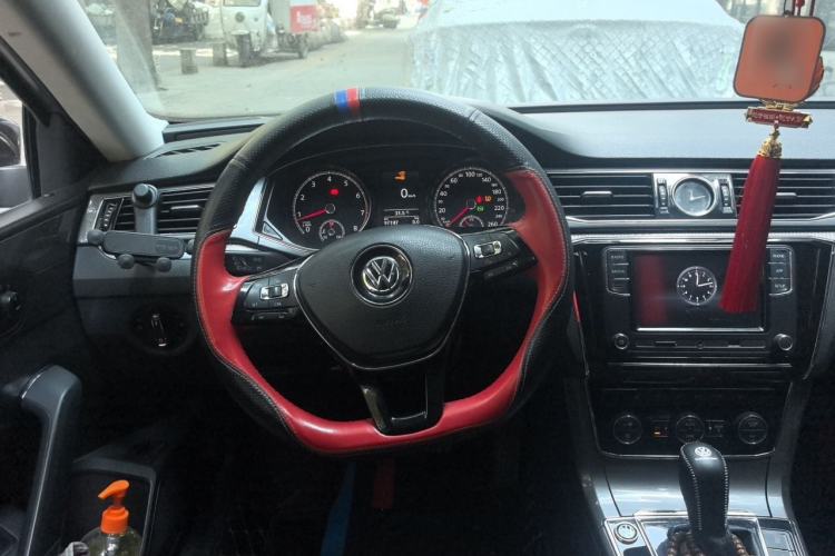 Used Volkswagen Passat 2017 330TSI DSG Luxury Edition Steering Wheel