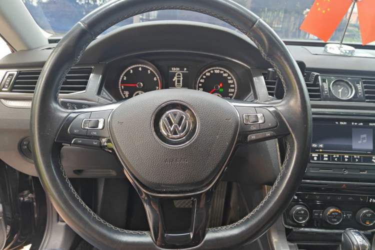 Used Volkswagen Passat 2017 330TSI DSG Luxury Edition Steering Wheel