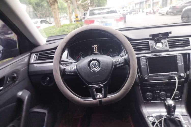 Used Volkswagen Passat 2017 280TSI DSG Luxury Edition Steering Wheel