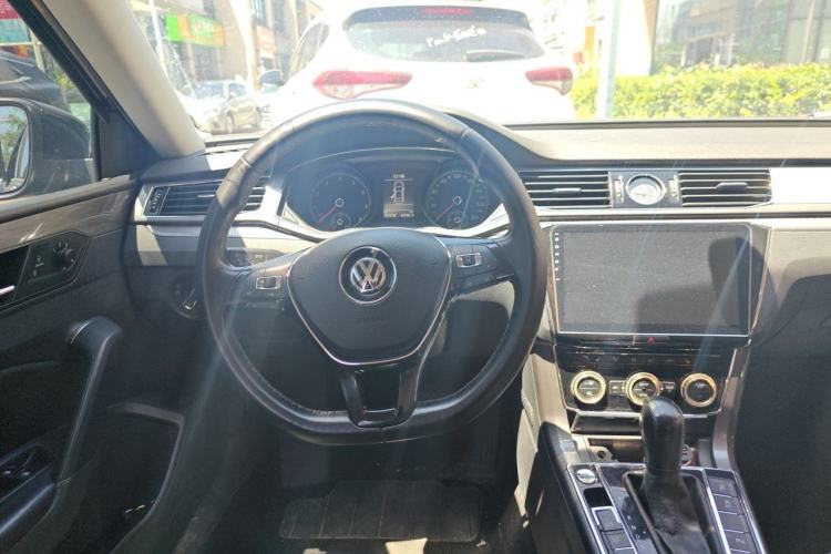 Used Volkswagen Passat 2017 280TSI DSG Luxury Edition Steering Wheel